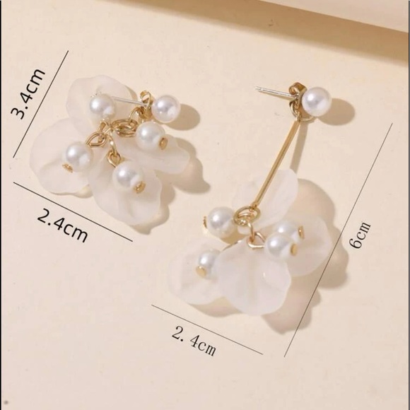 Flower Petals & Faux Pearl Drop Earrings - Picture 5 of 11